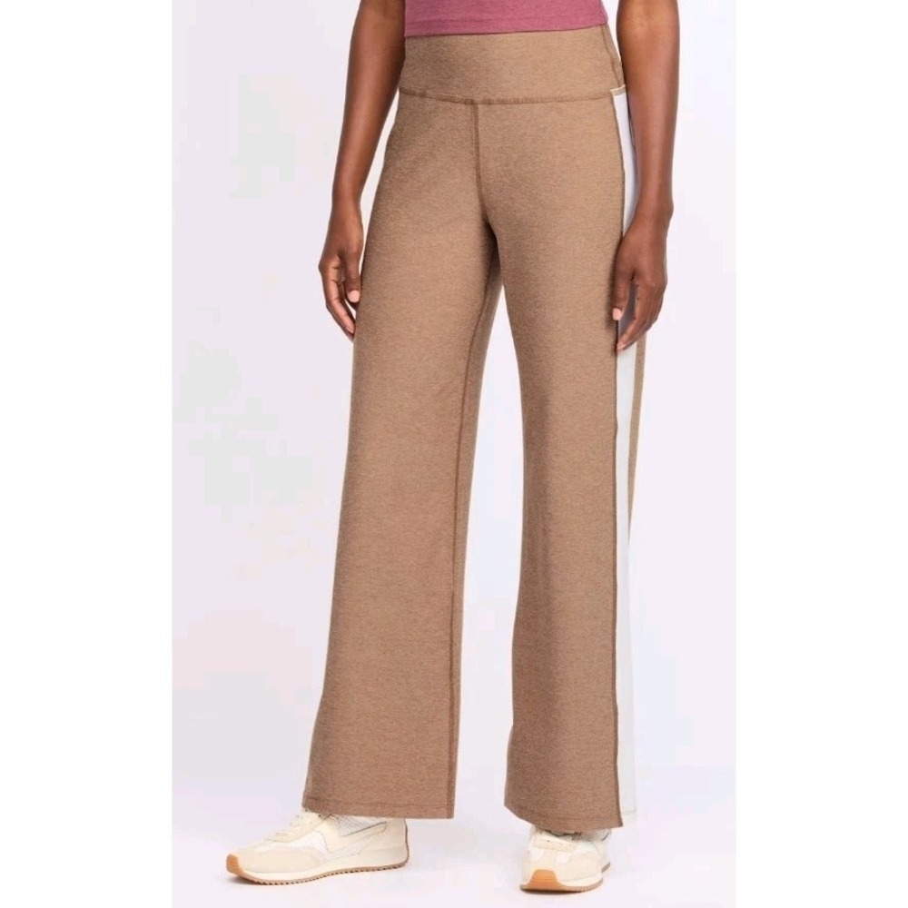 NWT Beyond Yoga Laid Back Pants Size Medium Tuxedo Stripe Beige